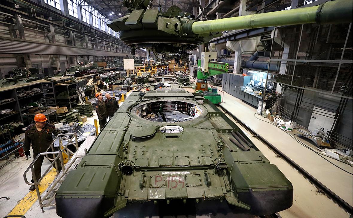 Мантуров заявил, что Россия опережает Запад по производству вооружений
