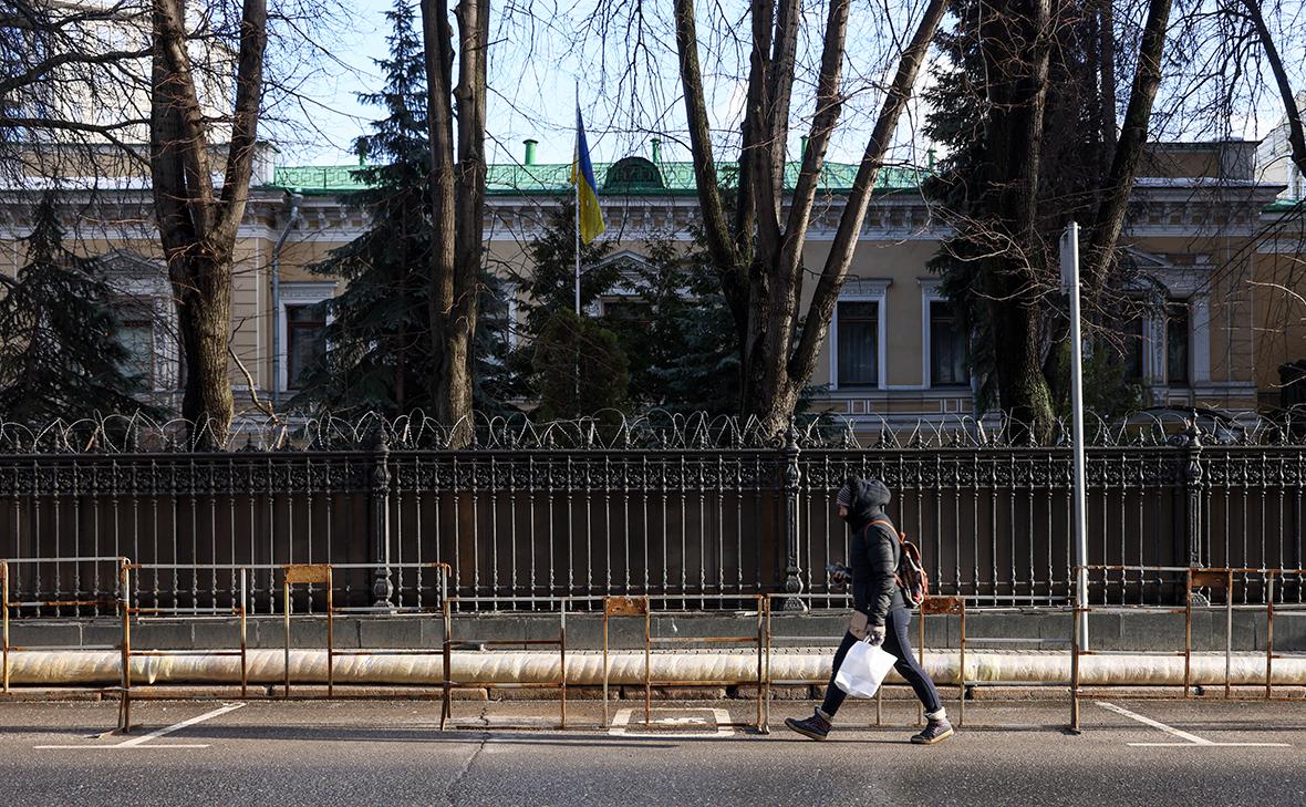В МИДе сообщили, что Россия не будет трогать здание посольства Украины